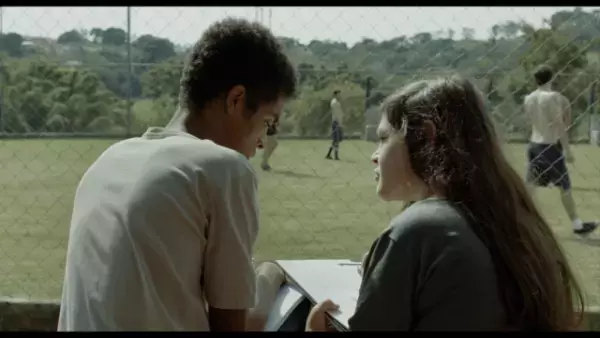 「ポジティブで希望のある物語を」ブラジルに生きるトランスジェンダーの10代描く『私はヴァレンティナ』公開