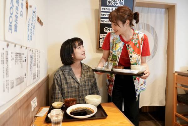 広瀬アリス＆臼田あさ美のファッションに注目「失恋めし」場面写真