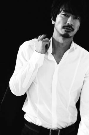 眞島秀和、驚きの姿で今夜登場「ケイ×ヤク」オリジナルキャラクターでレギュラー出演