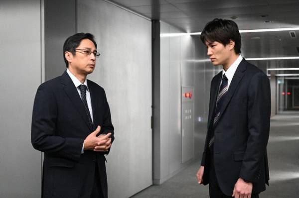 「ケイ×ヤク」犬飼貴丈“獅郎”の“唇拭い”に「えらい妖艶」「色気がやばい」の声、鈴木伸之との“身長差”にも多くの反応集まる