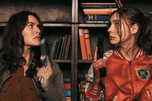 飛び交う銃弾にほとばしる血しぶき…ド派手アクションが炸裂『ガンパウダー・ミルクシェイク』予告編