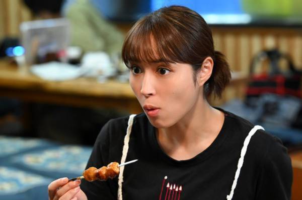 広瀬アリスが“失恋めし”をもぐもぐ！ 場面写真一挙公開