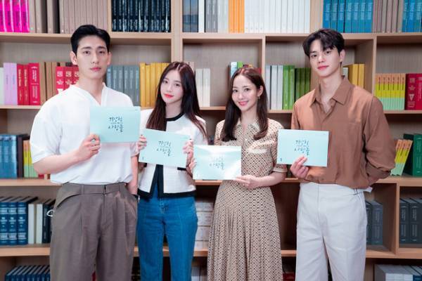 ソン・ガン×パク・ミニョン、ソン・イェジンの新作も！ネトフリ韓国作品2022ラインアップ発表