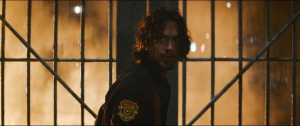 レオン役アヴァン・ジョーギアは「納得の再現度」『バイオハザード：ウェルカム・トゥ・ラクーンシティ』インタビュー映像