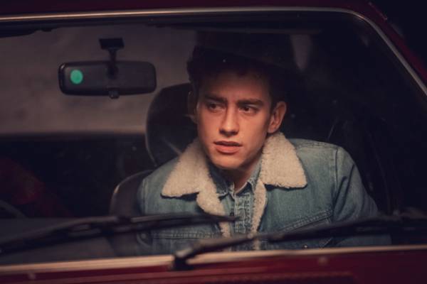 オリー・アレクサンダー、英で社会現象となったドラマ「IT’S A SIN」から「いい影響を得ることができた」