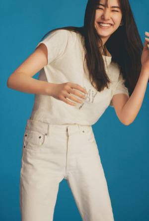 新木優子、全ページ“デニム”テーマのカレンダー発売 メイキング映像も