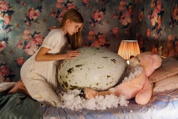無垢な少女が生み出した狂気…映画祭話題の北欧ホラー『ハッチング―孵化―』4月公開