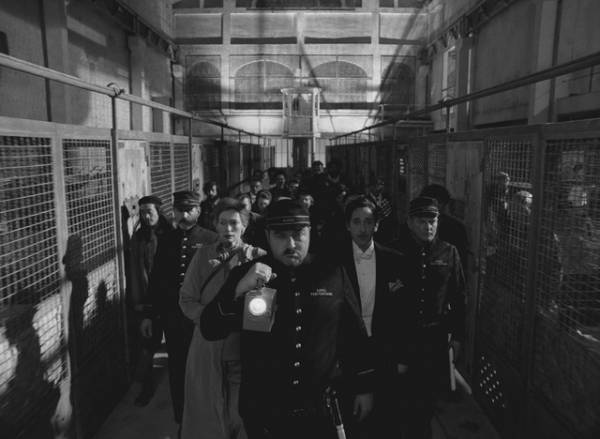 フランス・アングレームの街全体がこだわりの撮影所『フレンチ・ディスパッチ』メイキング入り特別映像