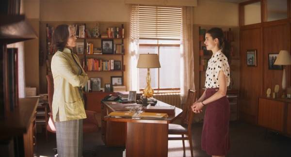 “上司”シガニー・ウィーバーが部下の“自分探し”見守る『マイ・ニューヨーク・ダイアリー』本ビジュアル＆場面写真