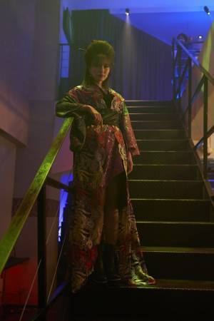 「今まで演じたことのないキャラクター」白石麻衣“蘭子”の七変化場面写真『嘘喰い』