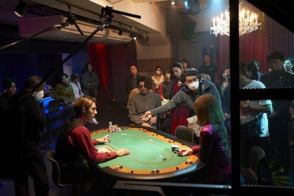 『嘘喰い』“ディーラー役”當間ローズの写真独占入手