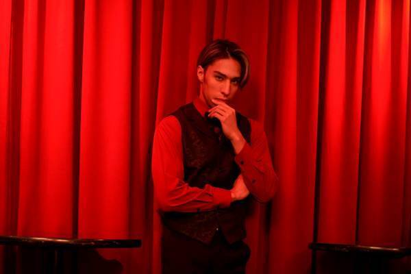 『嘘喰い』“ディーラー役”當間ローズの写真独占入手