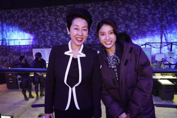 山田涼介＆眞島秀和が監督と笑顔見せる『大怪獣のあとしまつ』 オフショット・クランクアップ写真