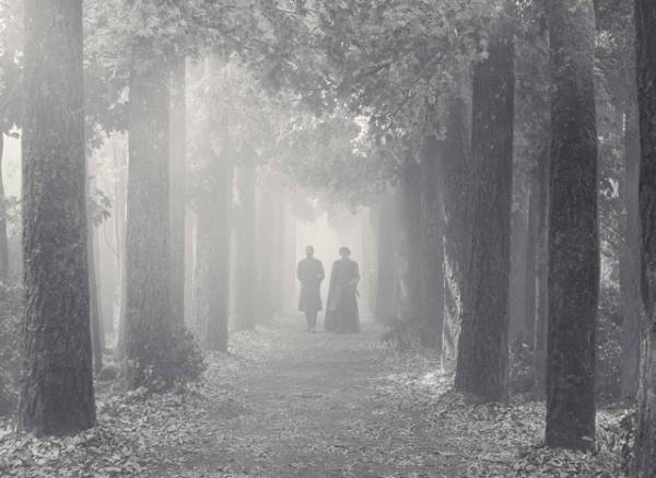 シェイクスピアの悲劇『マクベス』を白黒世界で豊かに妖しく描くコーエン監督意欲作