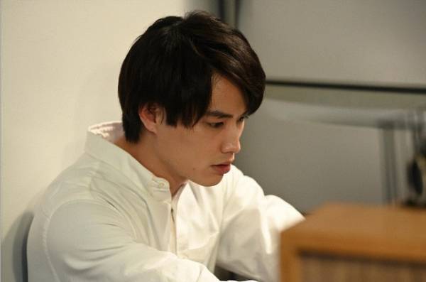 「ケイ×ヤクーあぶない相棒―」5話、1枚の毛布にくるまる鈴木伸之“一狼”＆犬飼貴丈“獅郎”…おまけシーンにSNS「可愛い」連発、洗い物する獅郎にもTLざわめく