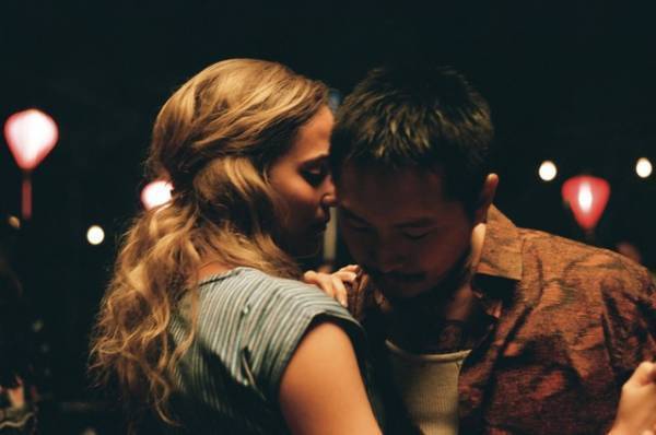 アリシア・ヴィキャンデル、猛特訓の歌声披露！切なく歌い上げる『ブルー・バイユー』歌唱シーン