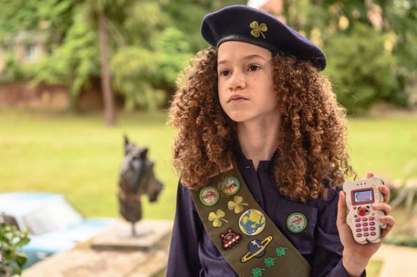 ハードボイルドの世界に若草物語やパンダ携帯がマッチ『ガンパウダー・ミルクシェイク』