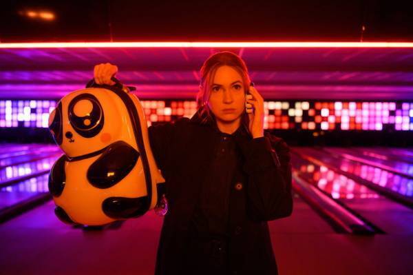 ハードボイルドの世界に若草物語やパンダ携帯がマッチ『ガンパウダー・ミルクシェイク』