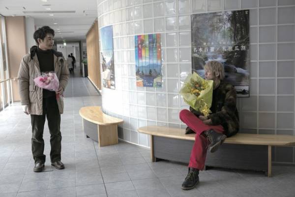 安田顕＆松本若菜が見つめ合う…運命が交錯する女性たちも登場『ハザードランプ』シーン写真解禁