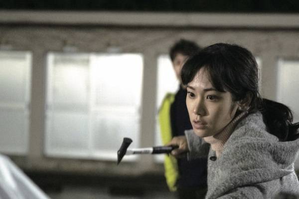 安田顕＆松本若菜が見つめ合う…運命が交錯する女性たちも登場『ハザードランプ』シーン写真解禁