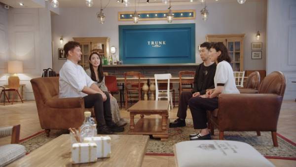 藤井隆＆板谷由夏、カップルにインタビュー「ラブ・イズ・ブラインド JAPAN」本編映像