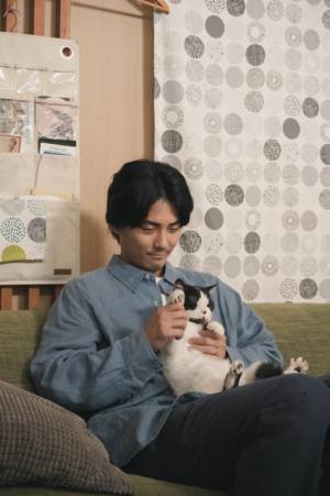 瀬戸康史＆毎熊克哉らと『愛なのに』『猫は逃げた』で共演！今泉監督絶賛の猫ショット解禁