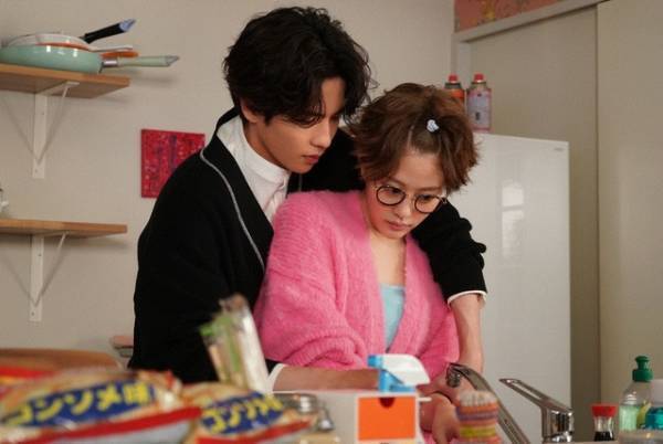 「ムチャブリ！」7話 志尊淳“大牙”のテーブル越しキス…手の添え方が話題に、雛子への猛アタックには「積極的すぎ」の声