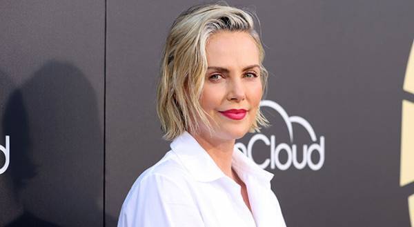 シャーリーズ・セロン、『マッドマックス 怒りのデスロード』で共演のトム・ハーディとの不仲を告白