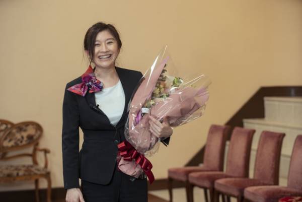 篠原涼子＆臼田あさ美が走り回る『ウェディング・ハイ』メイキング映像