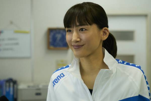 麻生久美子、阿部純子らが長谷川博己＆綾瀬はるかを取り巻く人物に『はい、泳げません』キャスト解禁