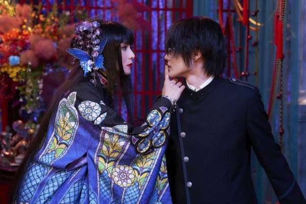 松村北斗が弓を構える！ 吉岡里帆は神木隆之介に接近…『xxxHOLiC』場面写真到着