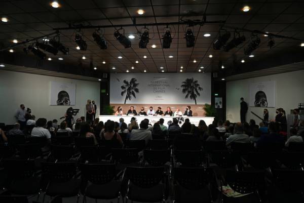 カンヌ国際映画祭、ウクライナ支持を表明 ロシア代表団の受け入れ拒否