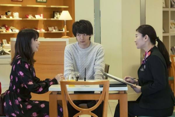 篠原涼子“敏腕プランナー”のお仕事ショット公開『ウェディング・ハイ』