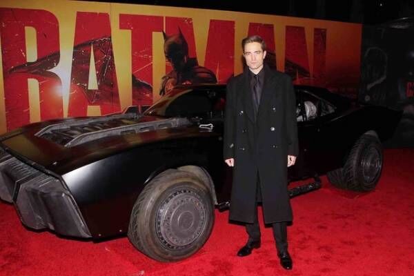 ロバート・パティンソン「バットマンの気分のコート」で登場！NYで『THE BATMAN』プレミア