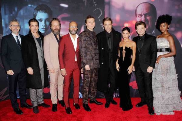 ロバート・パティンソン「バットマンの気分のコート」で登場！NYで『THE BATMAN』プレミア