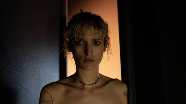 映画初出演でカンヌ最高賞『TITANE／チタン』主演アガト・ルセルは「スクリーンを支配していた」