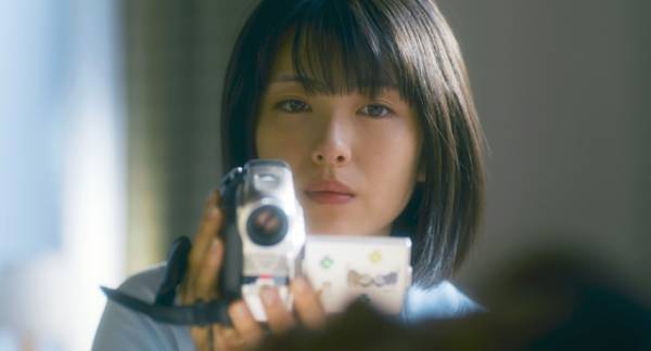 浜辺美波、岸井ゆきのを切ない表情で見つめる『やがて海へと届く』本編映像解禁