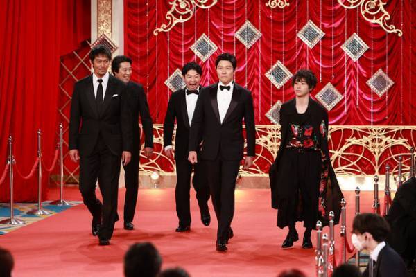 【第45回日本アカデミー賞】佐藤健＆松坂桃李＆菅田将暉…豪華俳優勢が続々登場、仲睦まじくレッドカーペットを闊歩