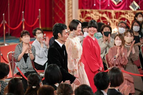 【第45回日本アカデミー賞】佐藤健＆松坂桃李＆菅田将暉…豪華俳優勢が続々登場、仲睦まじくレッドカーペットを闊歩