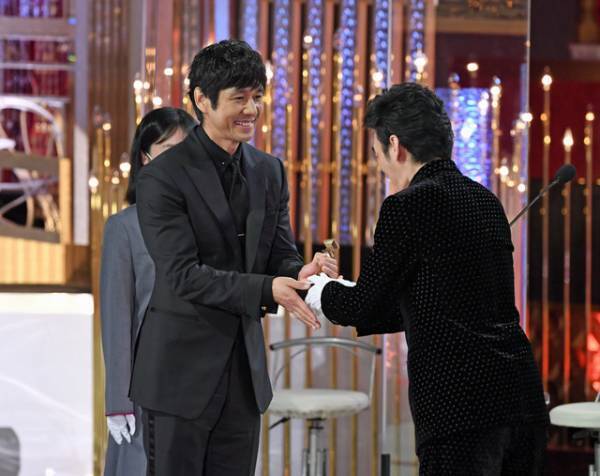 【第45回日本アカデミー賞】西島秀俊が最優秀主演男優賞を初受賞！「日本映画のためにこれからも身を捧げたい」