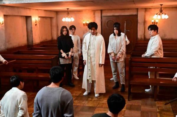 竹内涼真×教団×Xで三つ巴の闘い！ 鬼気迫るアクション場面写真「君と世界が終わる日に」S3