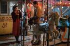 ブラッドリー・クーパー＆ルーニー・マーラが回転木馬で華麗にダンス『ナイトメア・アリー』本編映像