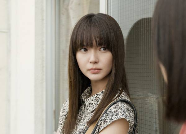 広瀬すず＆松坂桃李、ぎこちない笑顔や固く結んだ口元…『流浪の月』場面写真一挙解禁