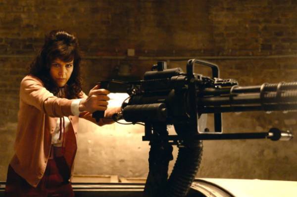 ジャニス・ジョプリンの名曲をバックに迫力の図書館バトル！『ガンパウダー・ミルクシェイク』本編映像