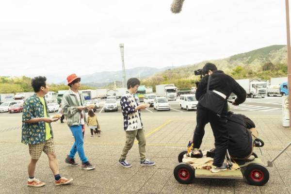 篠原涼子＆中村倫也が高橋克実を質問攻めに!?『ウェディング・ハイ』“わちゃわちゃ”メイキング映像