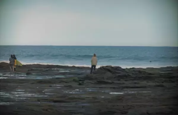 サーファーに憧れる主人公を映す本編映像公開 『ニトラム』監督のコメントも