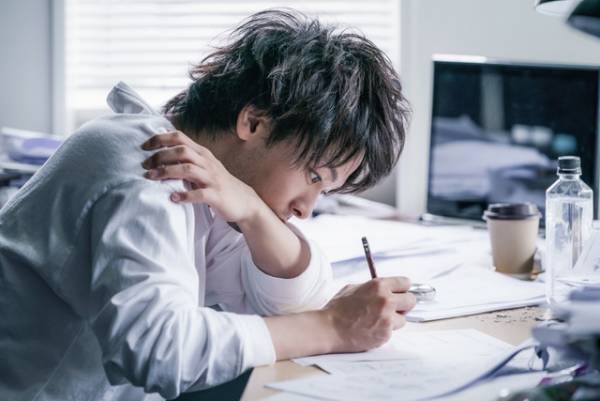 中村倫也の新たな魅力が全開！ 傍若無人の天才“王子監督”に注目『ハケンアニメ！』