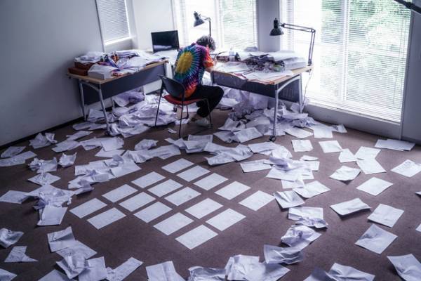 中村倫也の新たな魅力が全開！ 傍若無人の天才“王子監督”に注目『ハケンアニメ！』