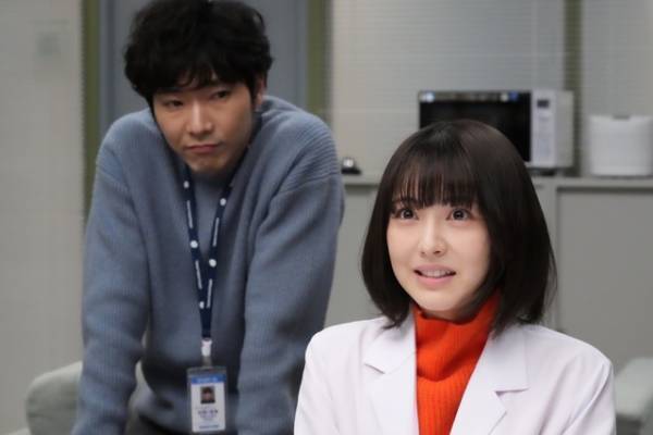 浜辺美波主演「ドクターホワイト」特別編が放送！ 場面写真到着