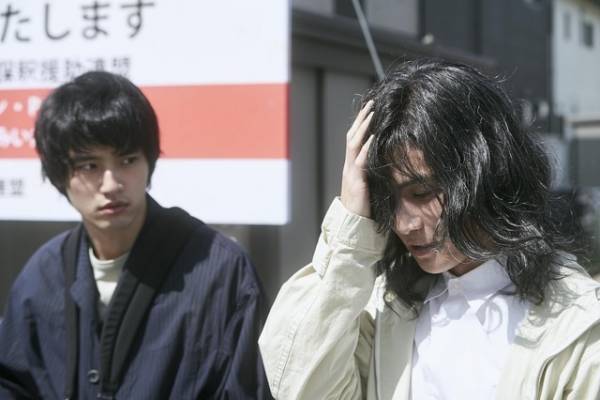 『死刑にいたる病』場面写真公開　阿部サダヲ、笑顔で接客する“表の顔”も…